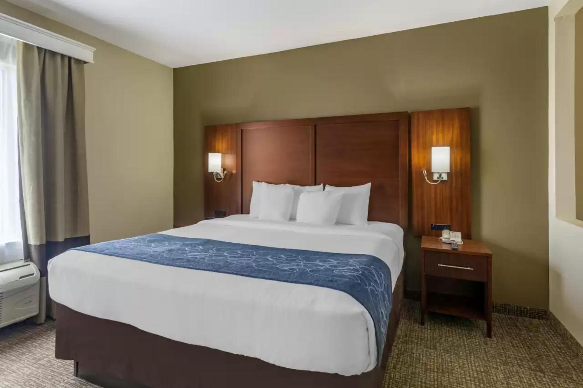 King Suite - Disability Access/Non-Smoking