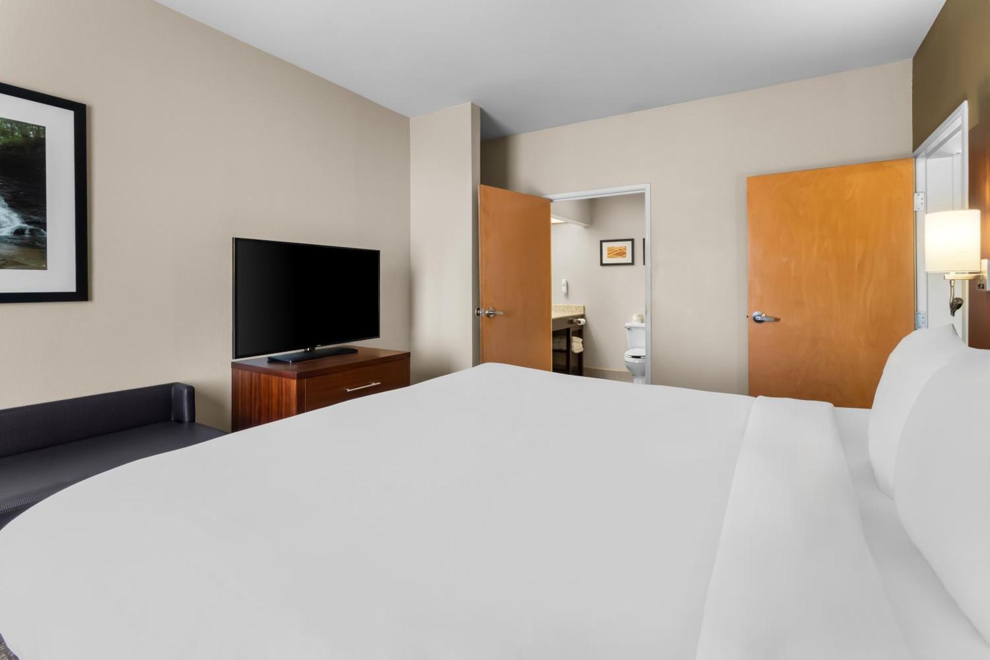 Double Suite with Two Double Beds - Non-Smoking,1656200072:JPEG